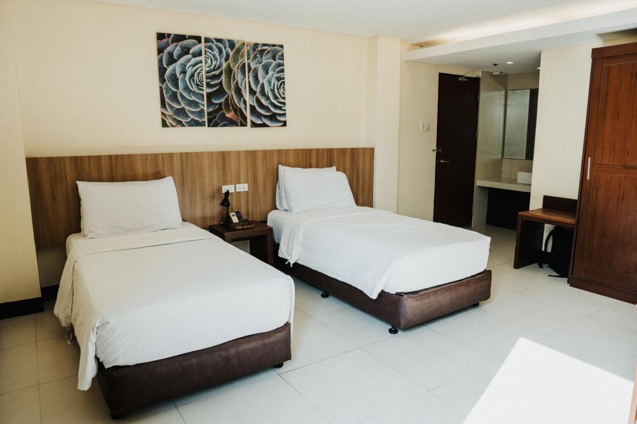 Ocean Suites Bohol Boutique Hotel Тагбиларан Сити Екстериор снимка